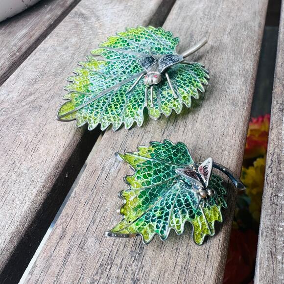 Vintage Plique-à-Jour Enamel 800 Silver Leaf Brooch with Bug Design - Picture 2 of 11